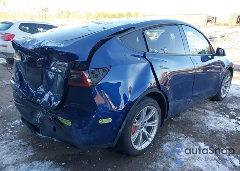 2024 Tesla Model Y Rwd z USA, uszkodzony, nr VIN 7SAYGDED4RF046479
